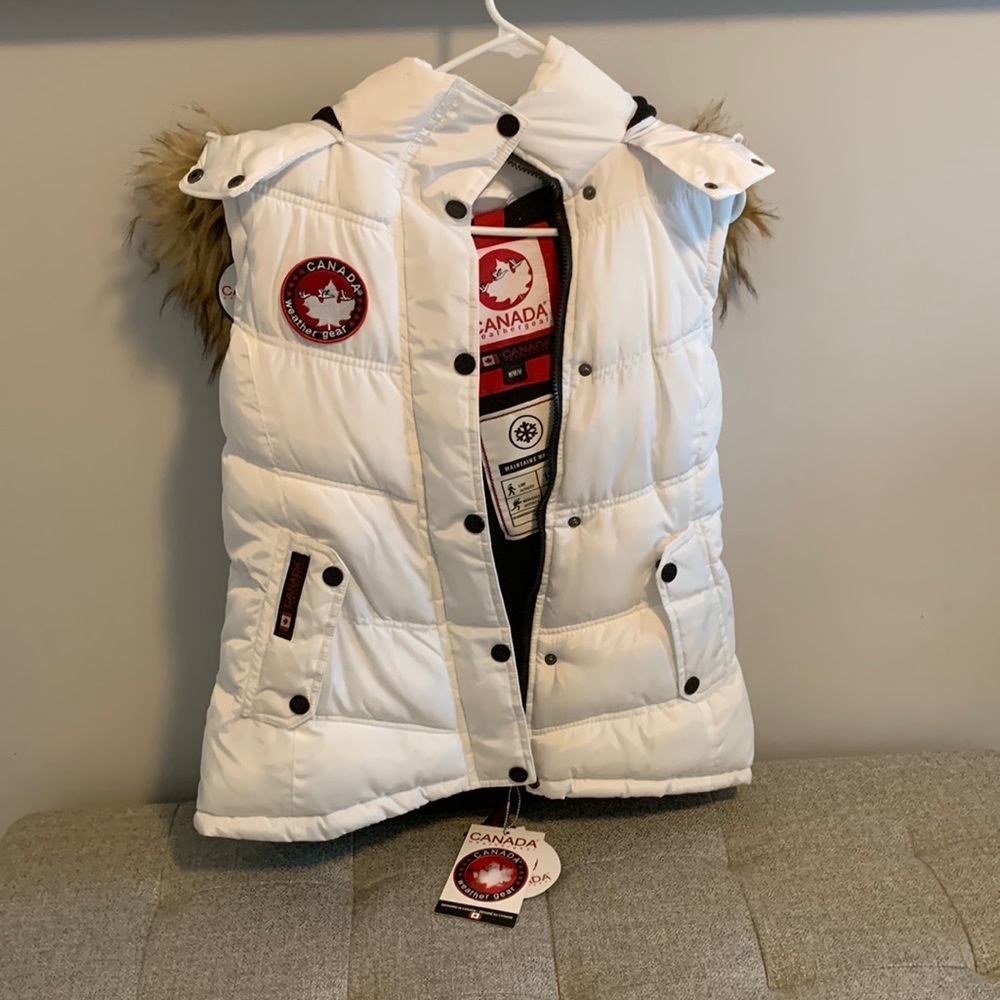NWT Canada weathergear medium white puffer vest